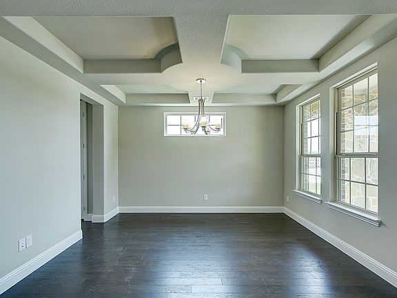 4th image of 924 Lawndale St