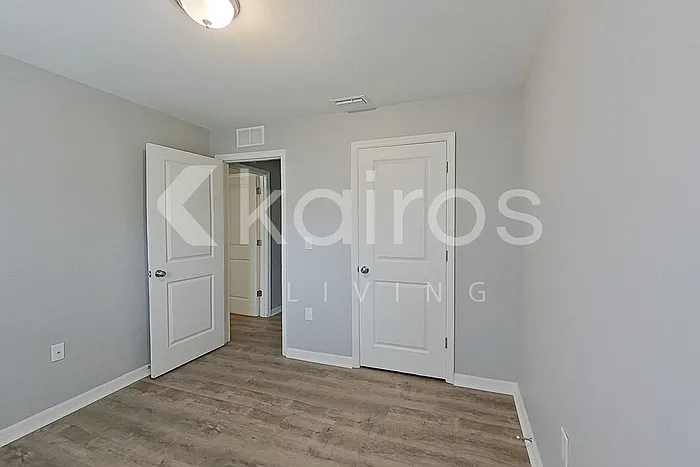 1010 Kaye St E — Photo 12
