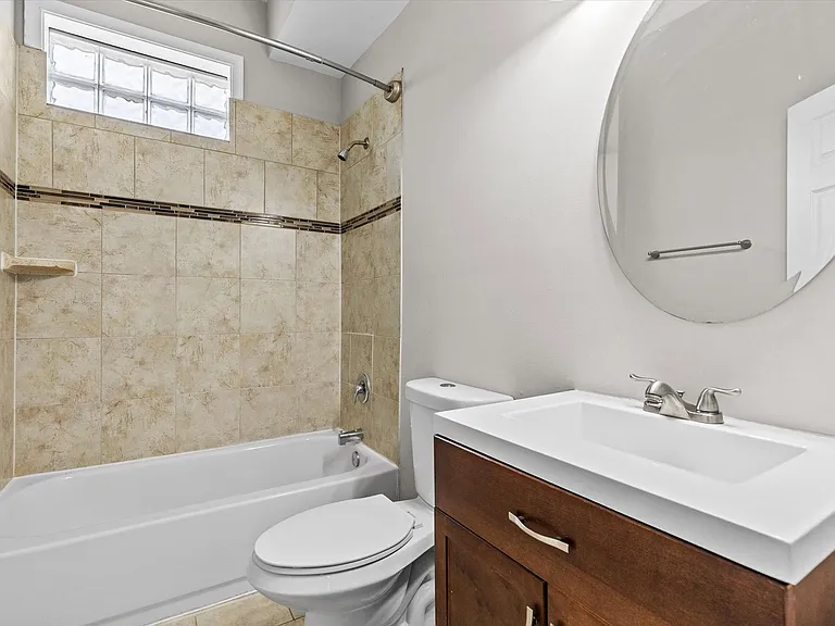 2510 Roslyn Ave — Photo 24