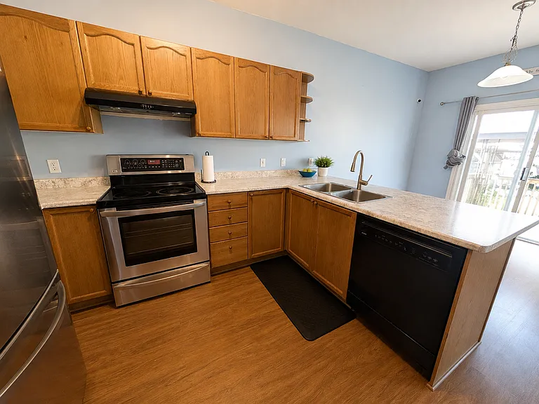 934 Bluffwood Ave — Photo 3