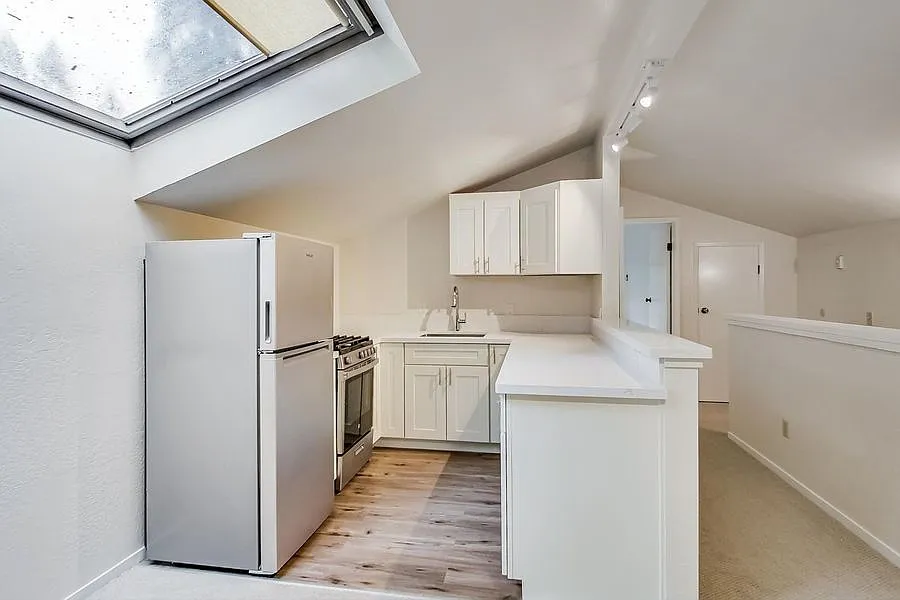 Renovated 1 Bedroom Loft in La Honda — Photo 3