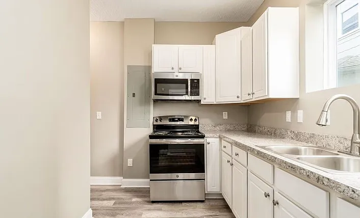 137 Avondale Ave — Photo 14