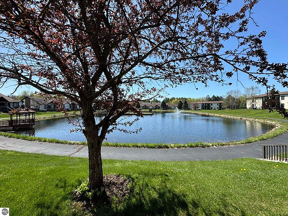 2nd image of 305 Wildwood Dr
