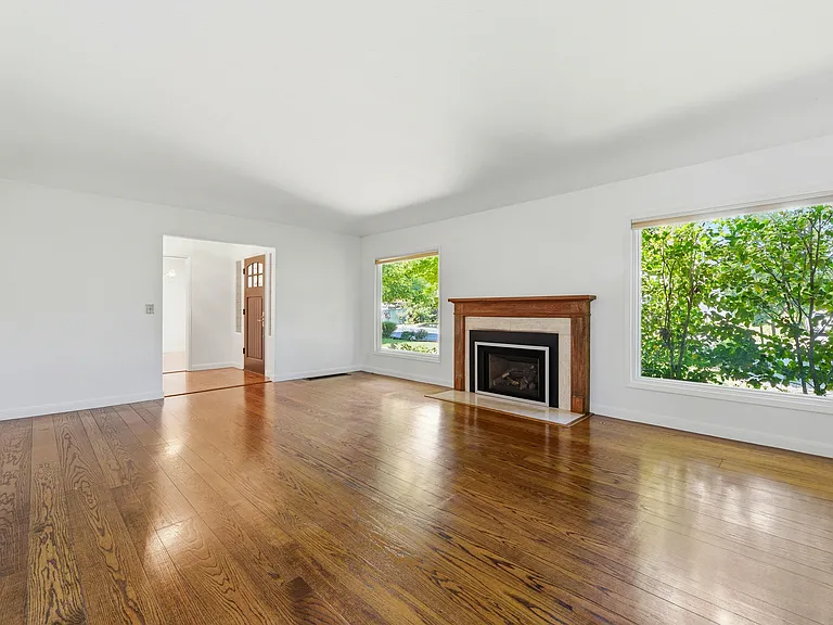 1825 White Oak Dr — Photo 4