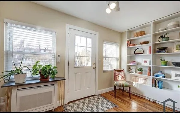 1517 Montana Ave NE — Photo 5