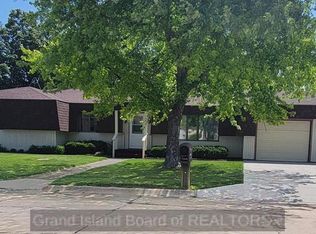 2715 Parkview Dr, Central City, NE 68826