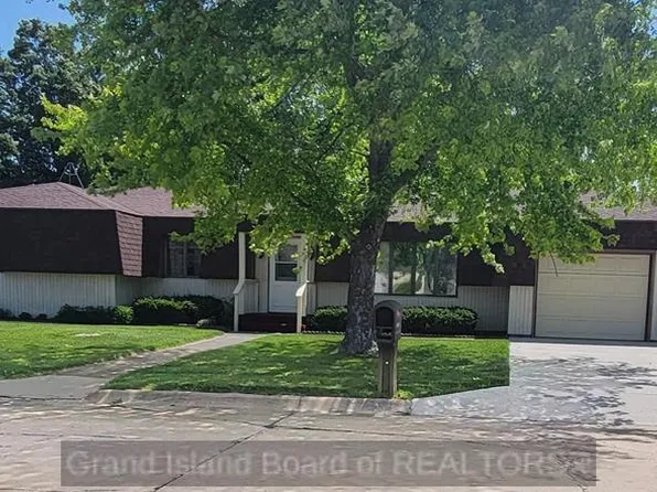 2715 Parkview Dr, Central City, NE 68826