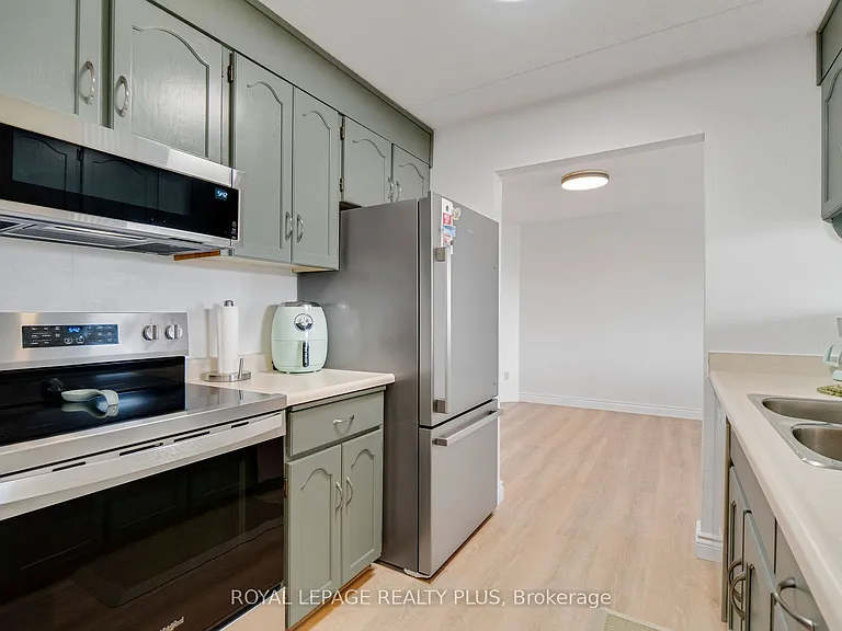 8 Christopher Ct #603 — Photo 23