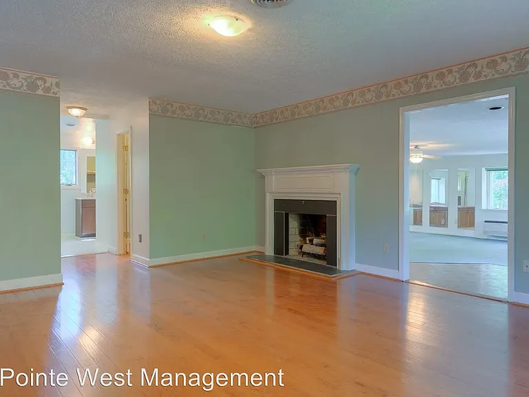 1602 Greenwood Dr — Photo 10