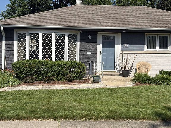 3rd image of 466 N Ridgeland Ave
