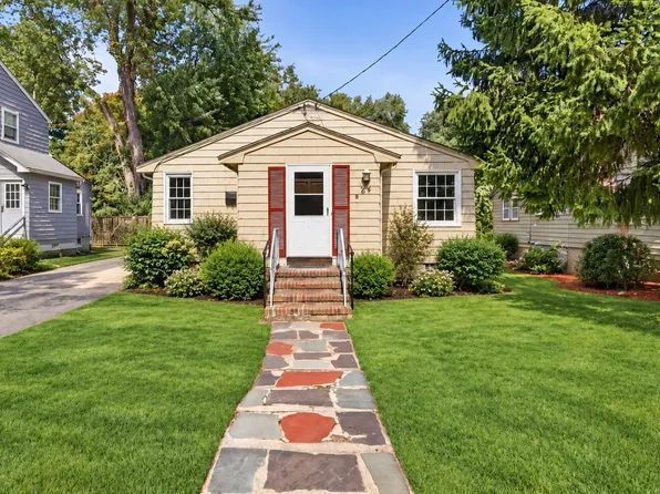 24 Grapevine Ave, Lexington, MA 02421