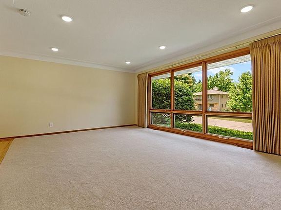 3rd image of 3424 Downers Dr