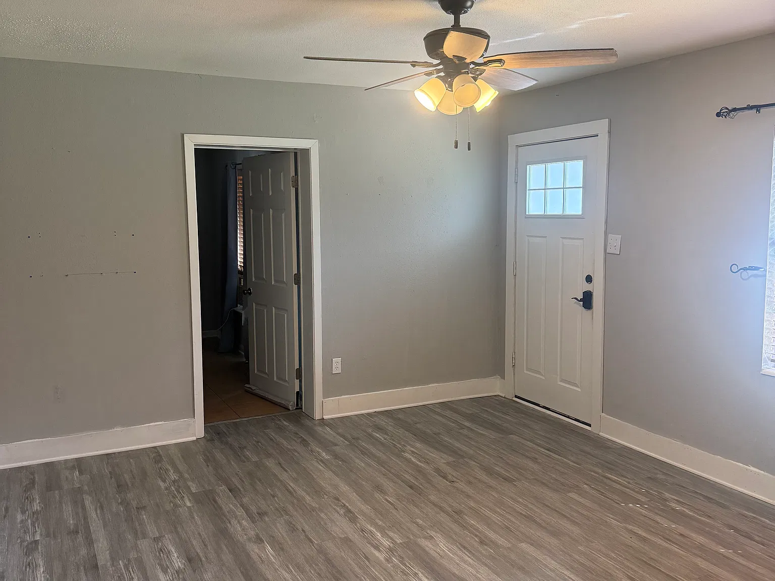 4 bed, 1256 sqft, $1,950 — Photo 4