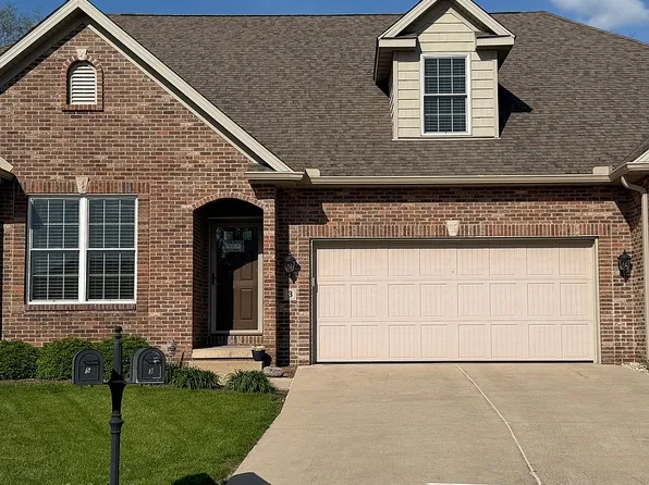 3 Prairie Vista Ct, Bloomington, IL 61701