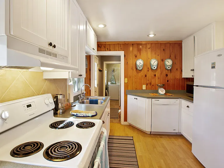 321 E Gunnison Ave — Photo 16
