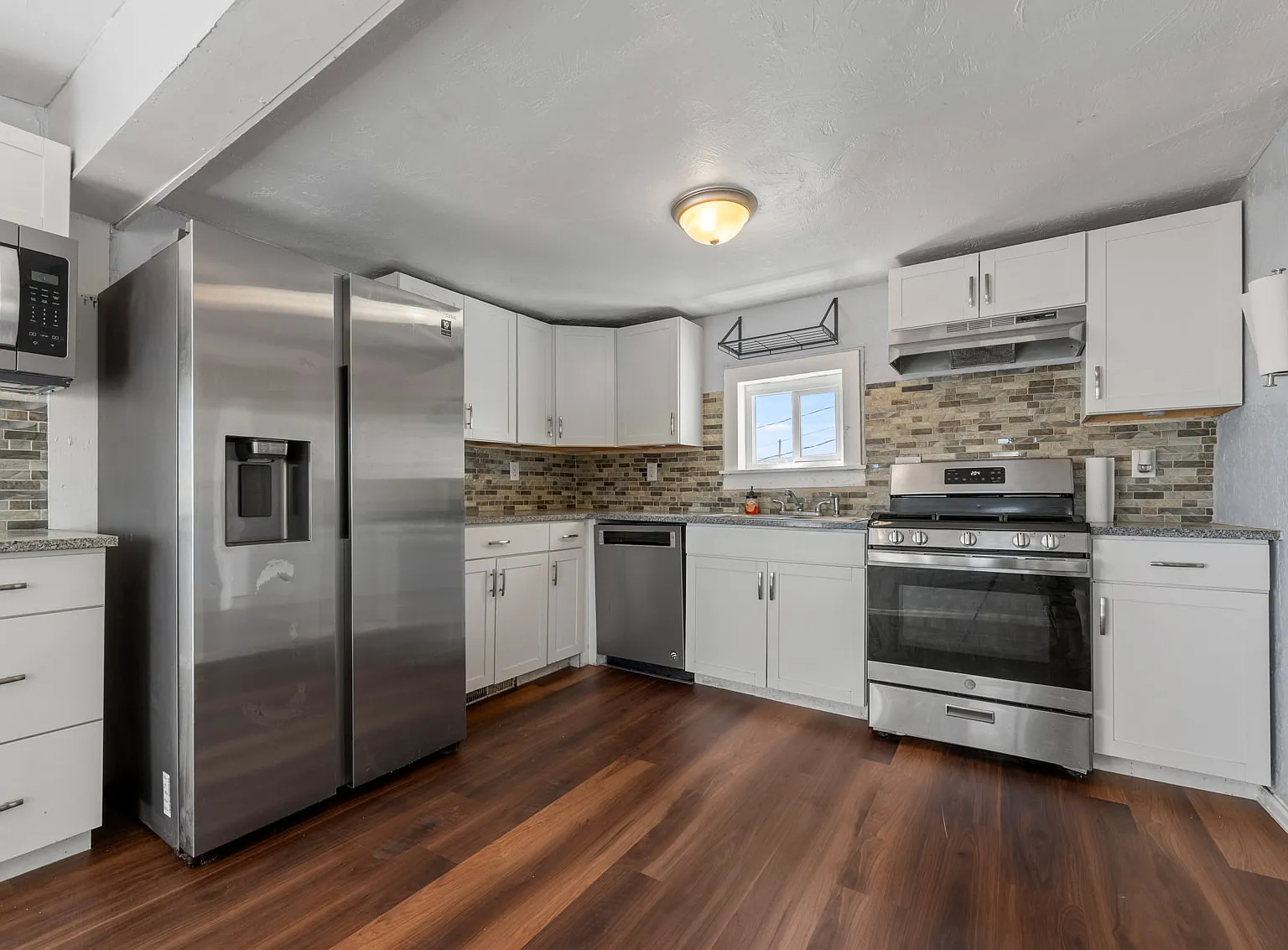 1102 W 11th St — Photo 3