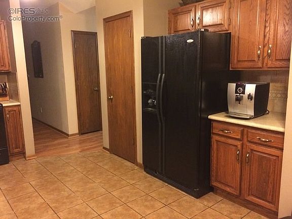 lots of cabinet space in Kitchen