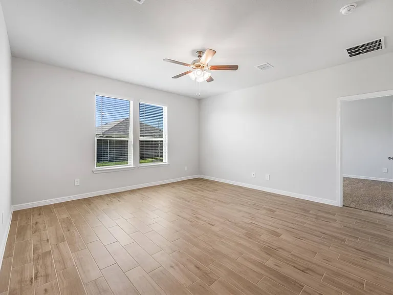 110 Daffodil Ln — Photo 6