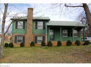 3 Acorn Ct, Greensboro, NC 27406