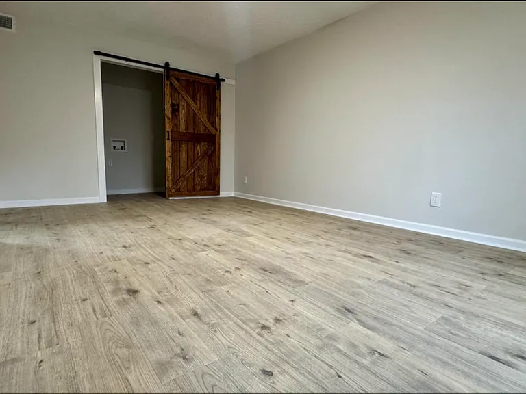 2430 8th Ave SW — Photo 4