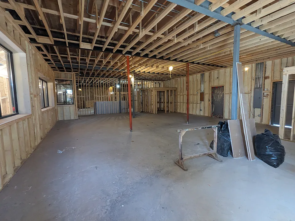 Building Photo 3