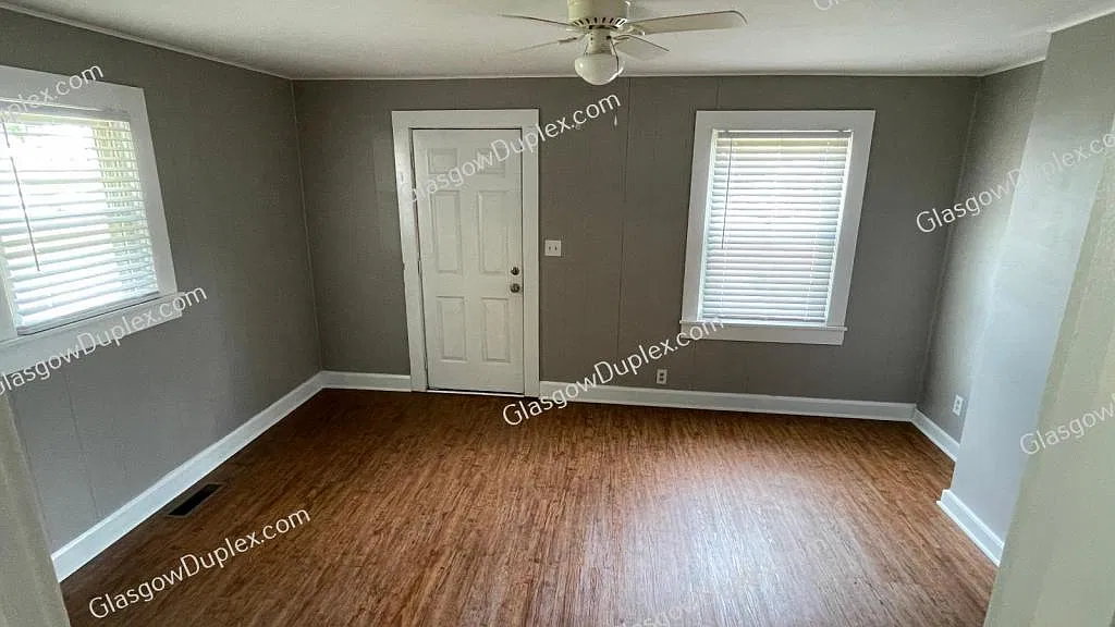 211 N Lewis St — Photo 3