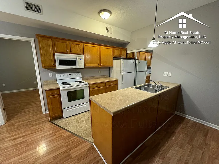 211 N Main St #A — Photo 5