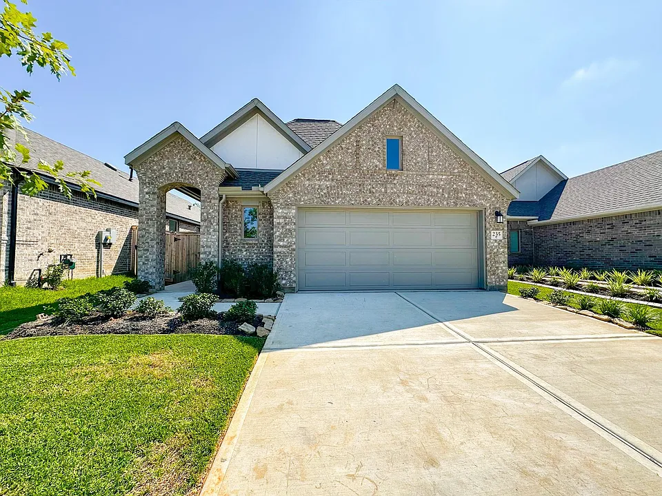 235 Navasota Narrows Way