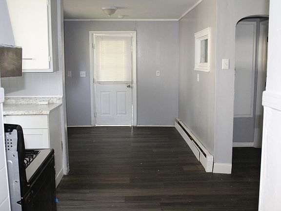 3rd image of 120 Ball St Floor 1
