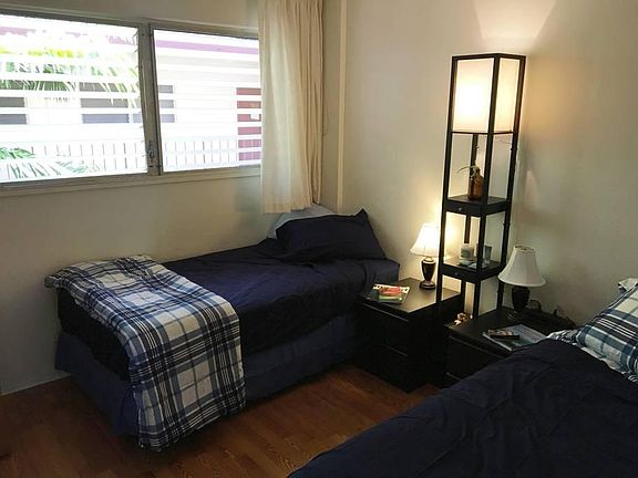 Second bedroom (twin beds)