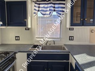 37 Mason Ave, Portsmouth, RI 02871