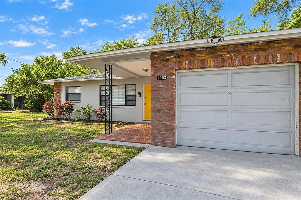 3 bed, 2.5 bath, 1016 sqft, $2,400 — Photo 1