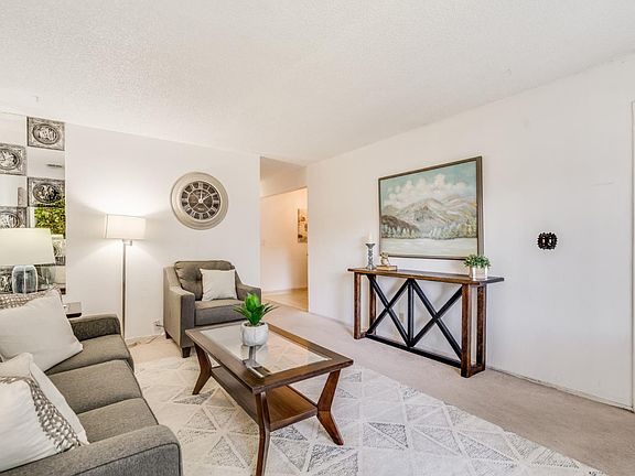 2nd image of 1741 Leeward Dr