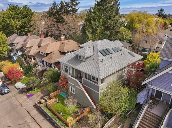 2109 Chambers St #4, Victoria, BC V8T 3L1