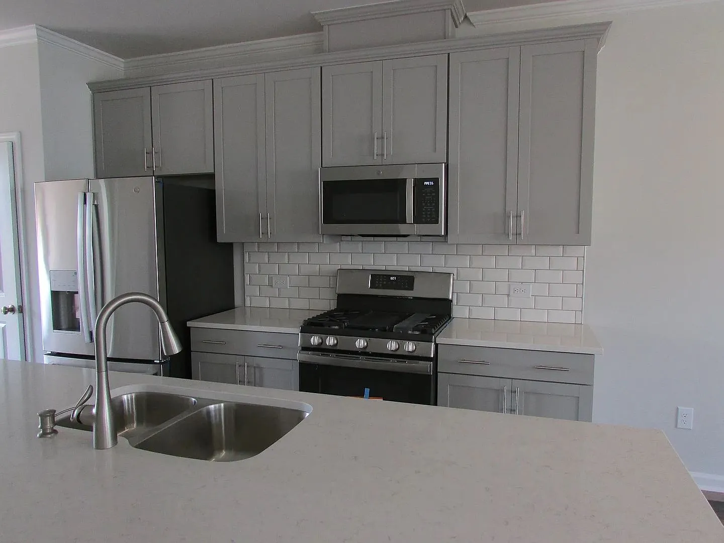 Room in 3 Bedroom Home at Hemlock Cone Wy — Photo 2