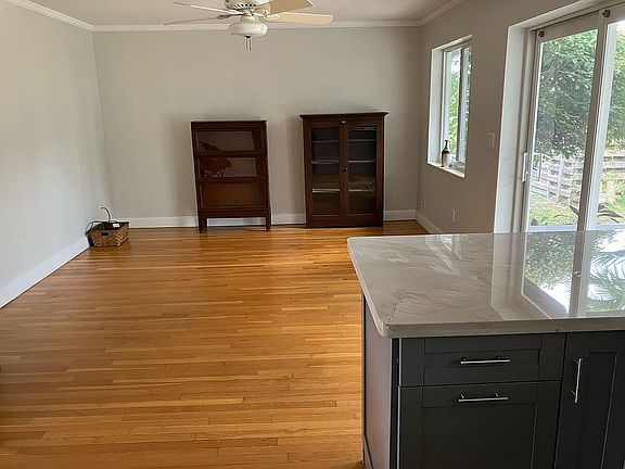 5th image of 1155 Meadowlark Ave