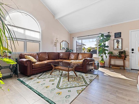 4th image of 416 Tanglewood Court