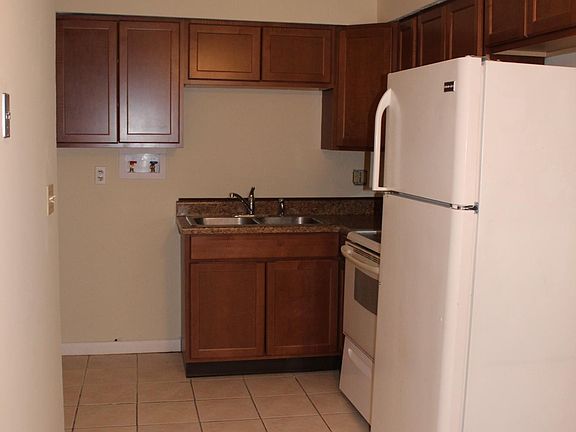 4th image of 518 Cherry Hill Dr APT B