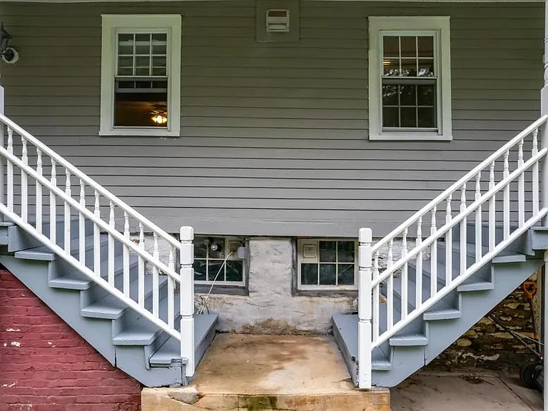 224 Coal St — Photo 10