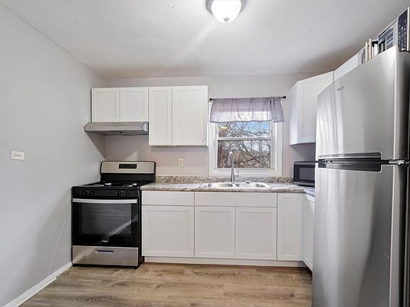 3rd image of 11435 S Davol St