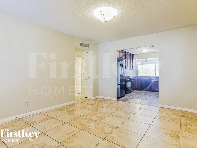 2518 E Don Carlos Ave — Photo 5