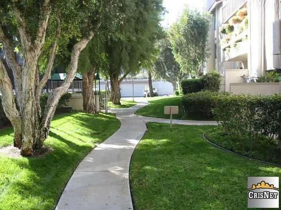 1st image of 5800 Owensmouth Ave APT 45
