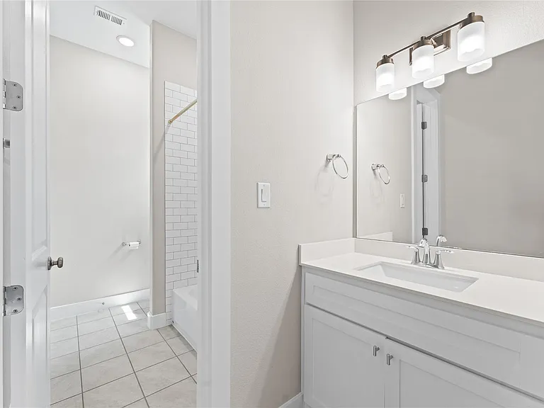 2650 Fountain View St — Photo 23