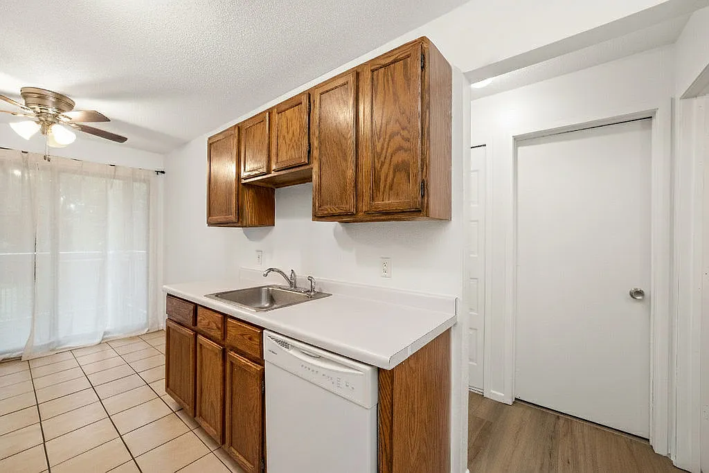 Summerfield Apartments — Photo 2