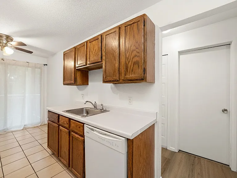 Summerfield Apartments — Photo 2