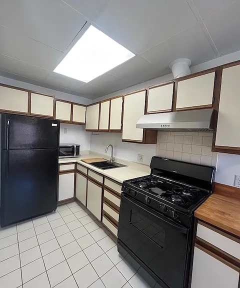 The Burnside Apartments — Photo 3
