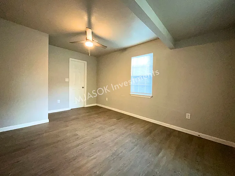 1808 NW Taft Ave — Photo 9