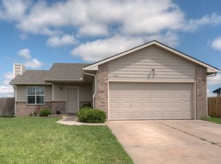 1725 N McRae Ct, Goddard, KS 67052