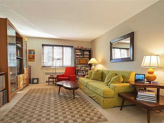 3rd image of 33 Nathan Hale Dr APT 27B