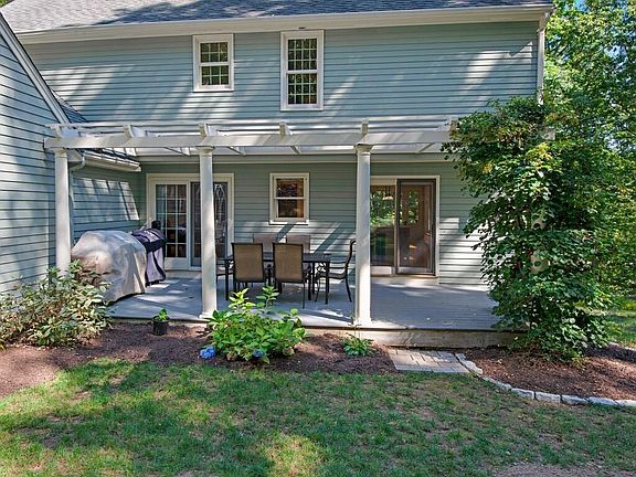 3rd image of 16 Skylar Dr